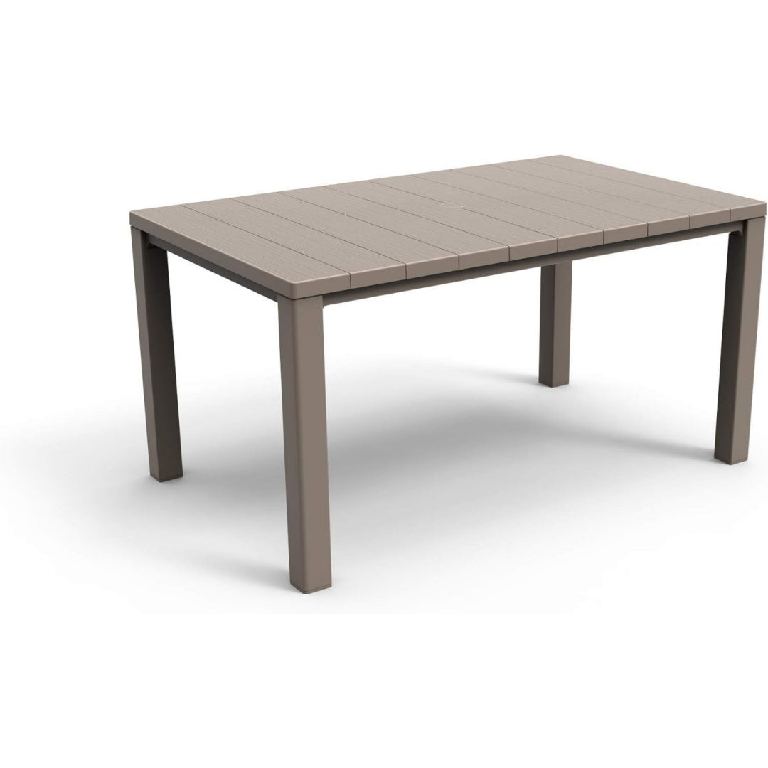 Soluzione funzionale tavoli standard in legno